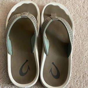 OluKai Ulele Size 9